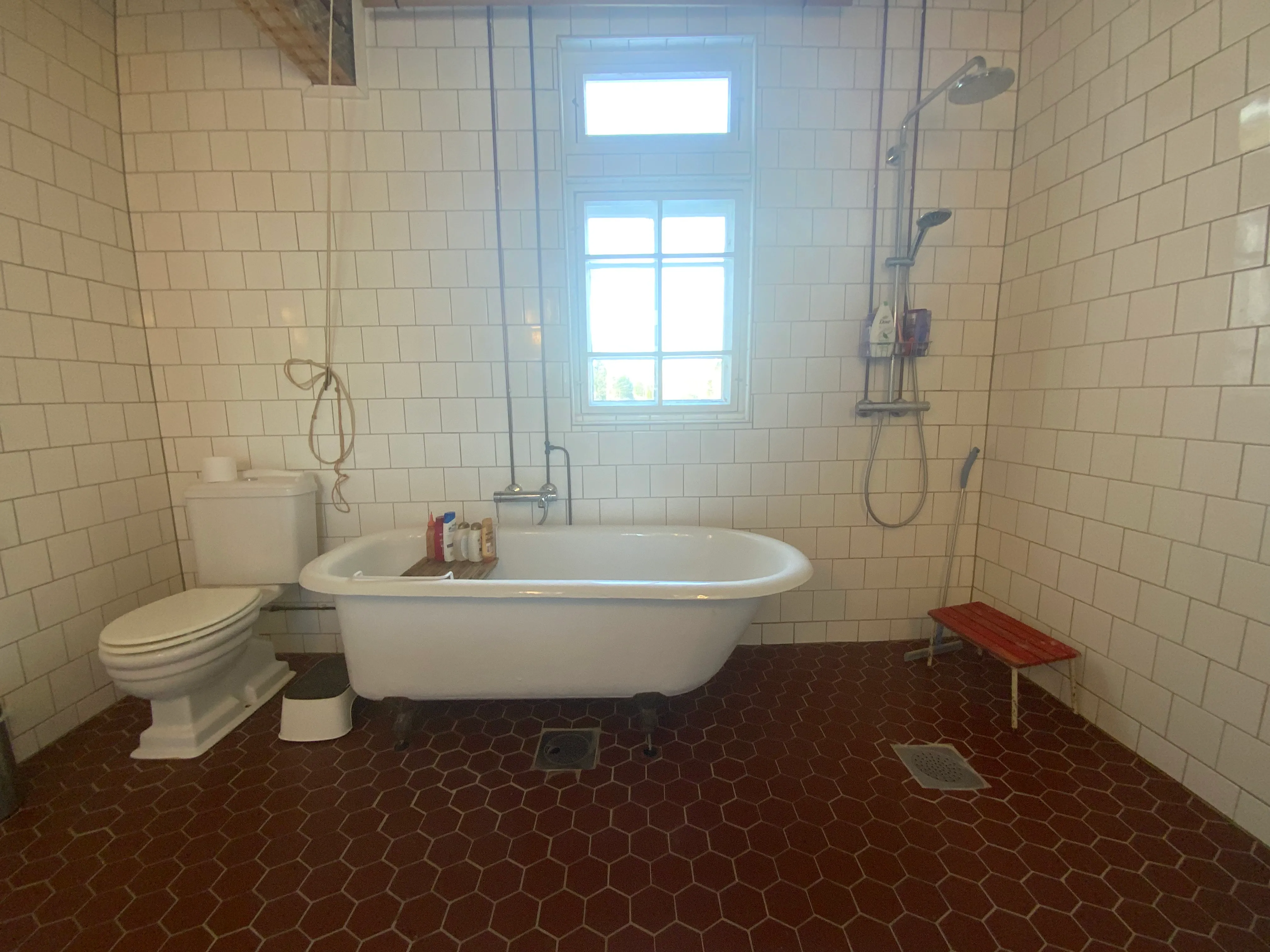 Iso kylpyhuone — kuva 2/3